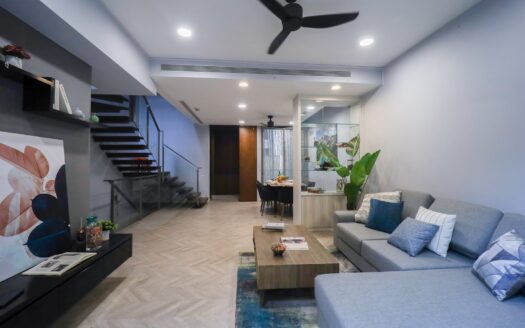 After home staging: the same living room, staged with a sofa and rug